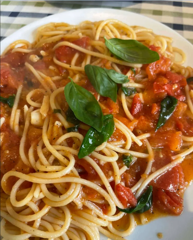 Pâtes fraîches à la tomate et basilic